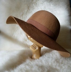 Tan wide brim felt floppy hat